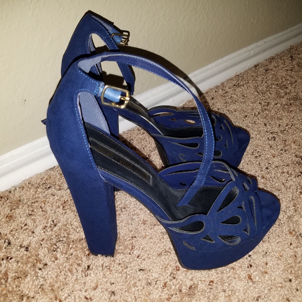 Shoedazzle Leila Stone Cinders Size 8.5